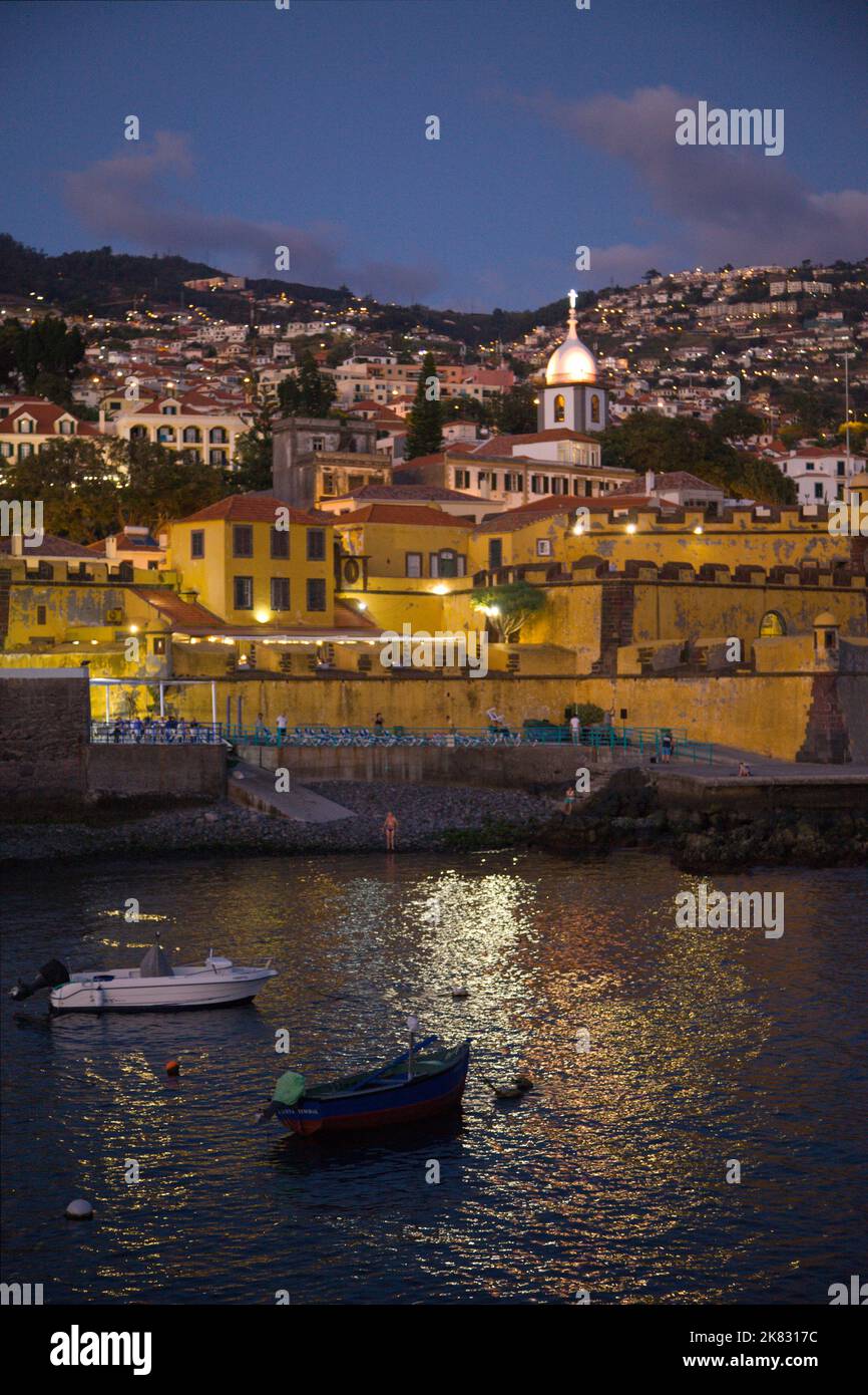 Portugal, Madeira, Funchal, Zona Velha, Sao Tiago Festung, Kirche Santa Maria Maior, Nacht, Stockfoto