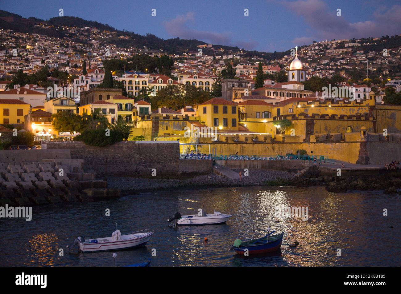 Portugal, Madeira, Funchal, Zona Velha, Sao Tiago Festung, Kirche Santa Maria Maior, Nacht, Stockfoto