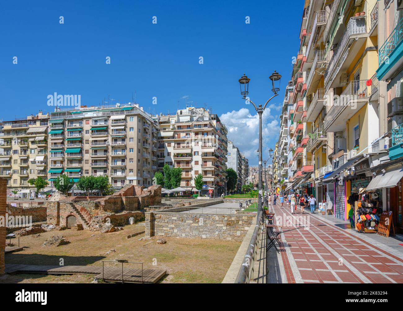 Palast von Gallerius und Geschäfte auf Dim. Gounari, Plateia Navarinou, Thessaloniki, Mazedonien, Griechenland Stockfoto