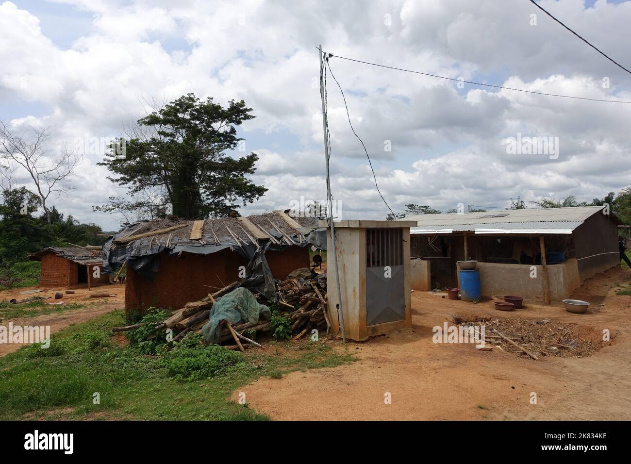 Stromzähler erschienen in einem Dorf in Cote d'Ivoire mit der Ankunft der Macht Stockfoto