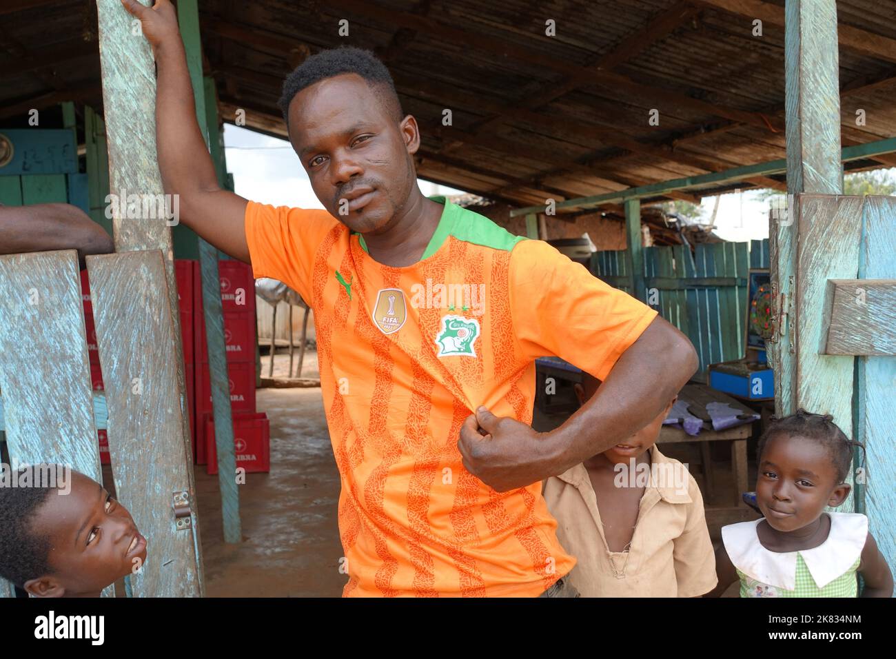Ein Fan der Fußballnationalmannschaft der Elfenbeinküste, „die Elefanten“ Stockfoto