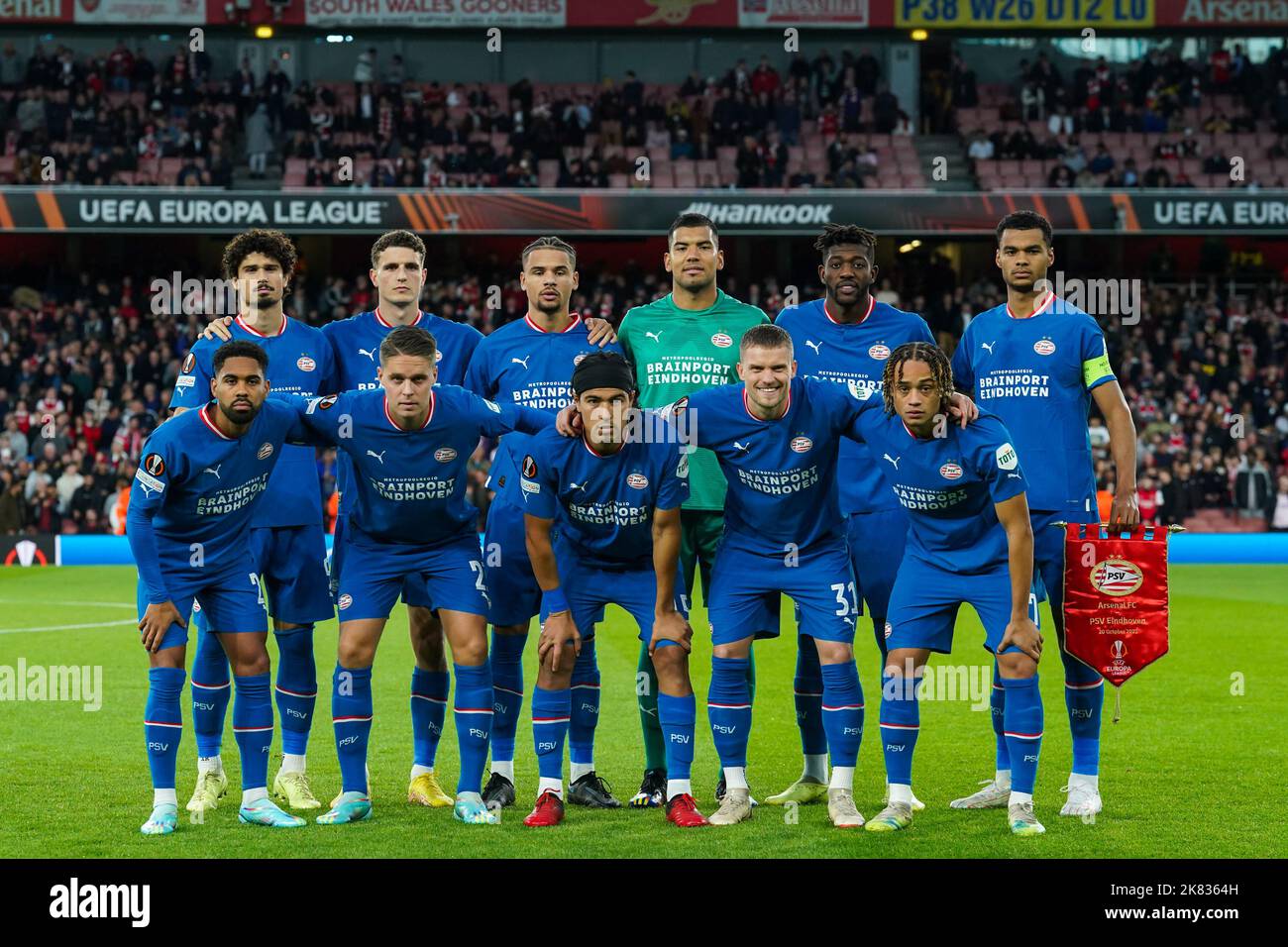 London, Großbritannien. 20. Oktober 2022. LONDON, VEREINIGTES KÖNIGREICH - OKTOBER 20: FR L-R: Philipp Mwene von PSV Eindhoven, Joey Veerman von PSV Eindhoven, Erick Gutierrez von PSV Eindhoven, Philipp Max von PSV Eindhoven, Xavi Simons von PSV Eindhoven, SR L-R: Andre Ramalho von PSV Eindhoven, Guus Til von PSV Eindhoven, Armando Obispo von PSV Eindhoven, Torwart Walter Benitez vom PSV Eindhoven, Ibrahim Sangare vom PSV Eindhoven, Cody Gakpo (c) vom PSV Eindhoven während der UEFA Europa League-Gruppe Ein Spiel zwischen Arsenal FC und PSV Eindhoven im Emirates Stadium am 20. Oktober 2022 in London, Großbritannien (Foto by Jor Stockfoto