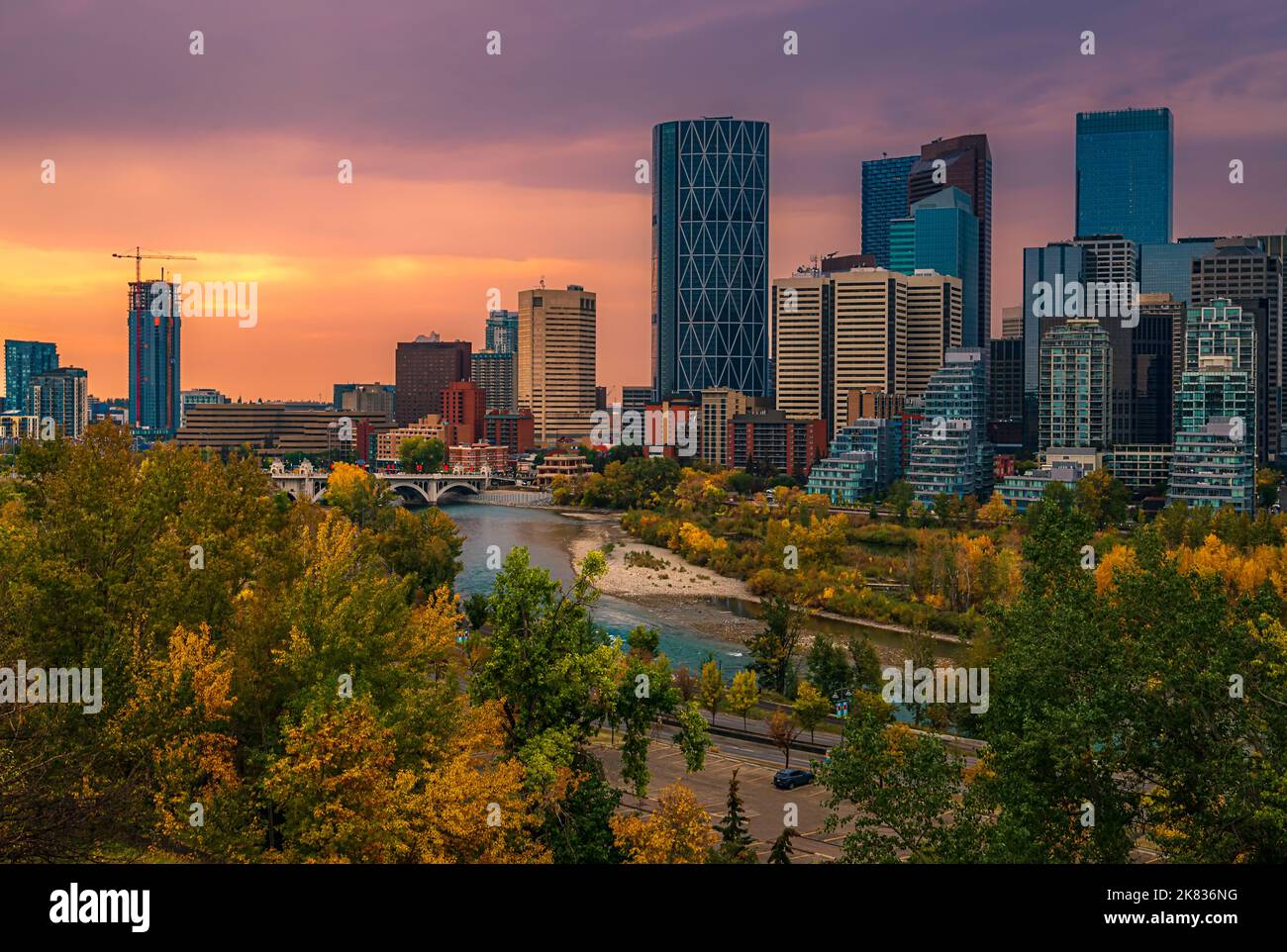 Sonnenaufgang Über Der Innenstadt Von Calgary Stockfoto