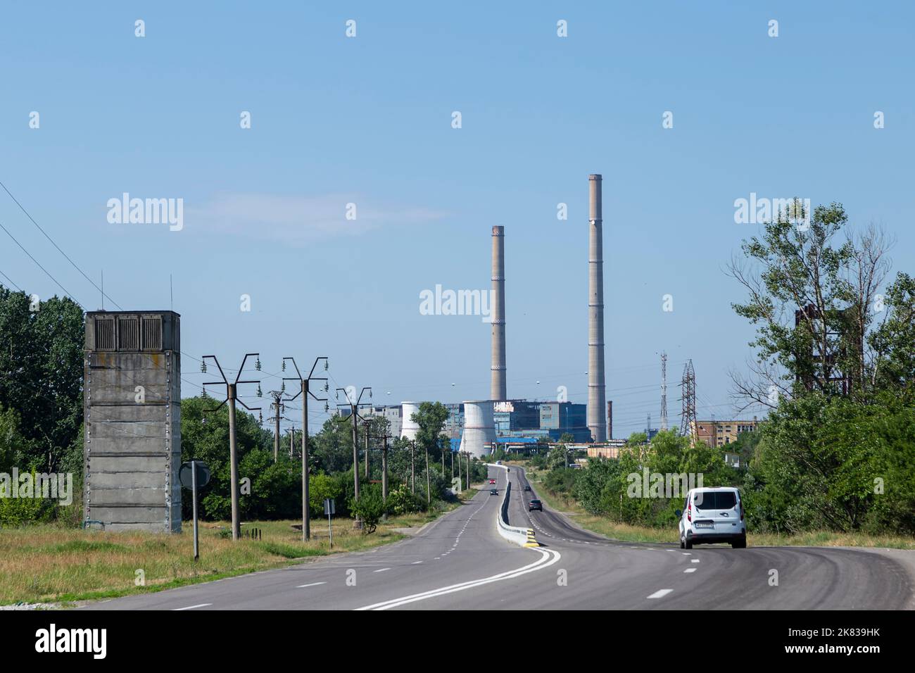 Eingang zur Stadt Drobeta Turnu-Severin, Mehedinti, Rumänien. Das thermische Kraftwerk, das die Stadt beheizt. Stockfoto