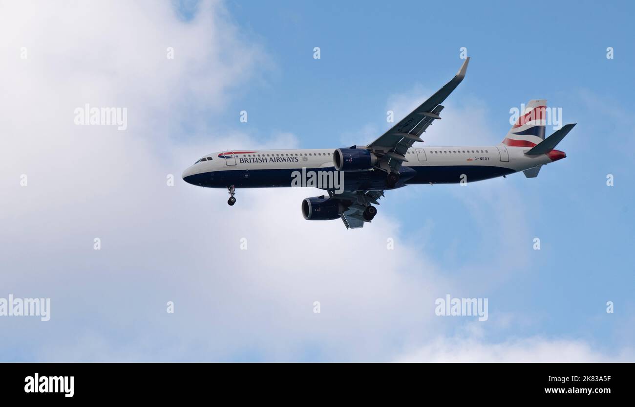 Heraklion, Kreta, Griechenland. 2022. Twin Jet A321neo nähert sich dem Flughafen Heraklion, Kreta, Griechenland, EU. Stockfoto