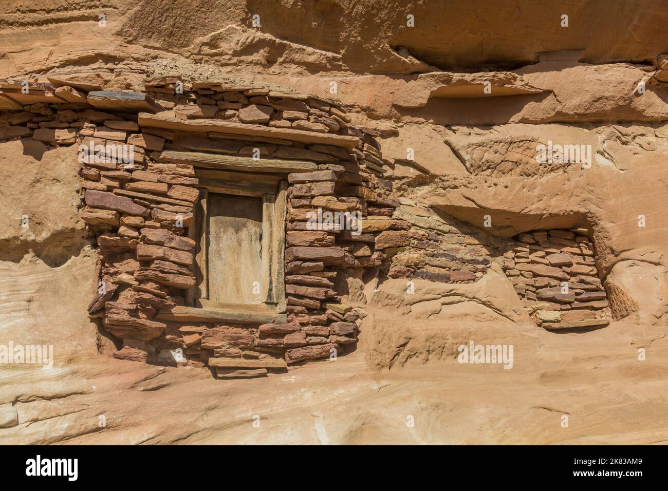 Künstlich geschaffte Höhlen in der Felsenkirche Abuna Yemata Guh, Region Tigray, Äthiopien Stockfoto