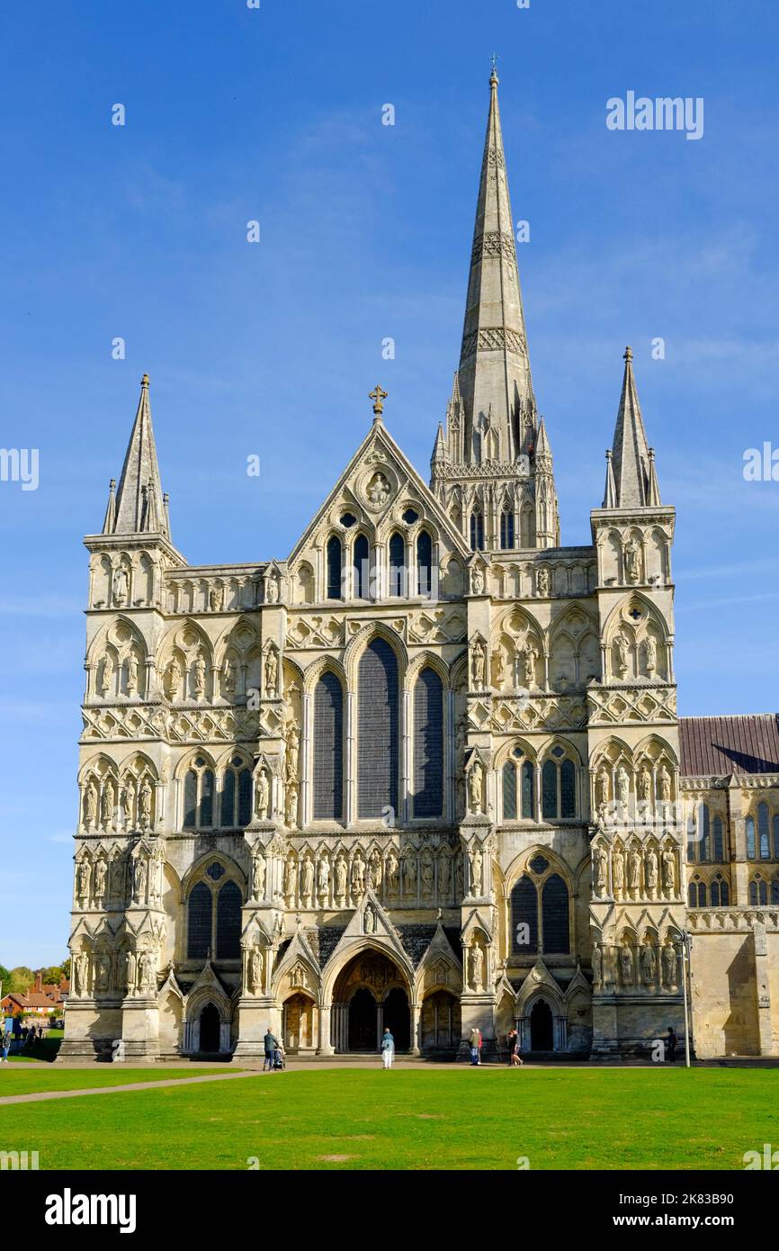 Ein Herbsttag in Salisbury, einer Stadt in Wiltshire, Großbritannien. Kathedrale Von Salisbury Stockfoto