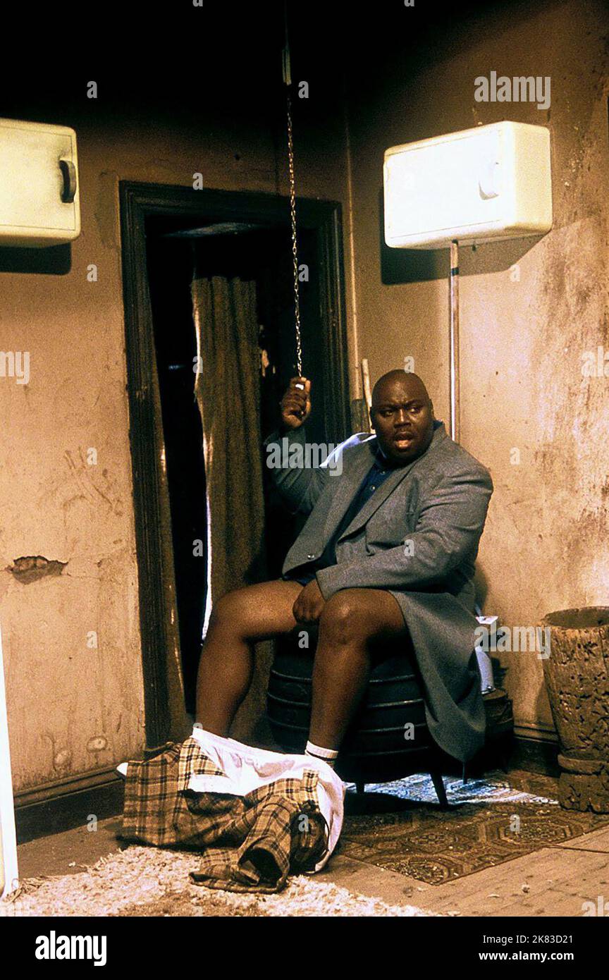 Faizon Love Film: Mr Bones (2001) Charaktere: Pudbedder 30. November 2001 **WARNUNG** Dieses Foto ist nur für redaktionelle Zwecke bestimmt und unterliegt dem Copyright von VIDEOVISION und/oder dem von der Film- oder Produktionsgesellschaft beauftragten Fotografen und kann nur durch Publikationen im Zusammenhang mit der Bewerbung des oben genannten Films reproduziert werden. Eine obligatorische Gutschrift an VIDEOVISION ist erforderlich. Der Fotograf sollte auch bei Bekanntwerden des Fotos gutgeschrieben werden. Ohne schriftliche Genehmigung der Film Company kann keine kommerzielle Nutzung gewährt werden. Stockfoto