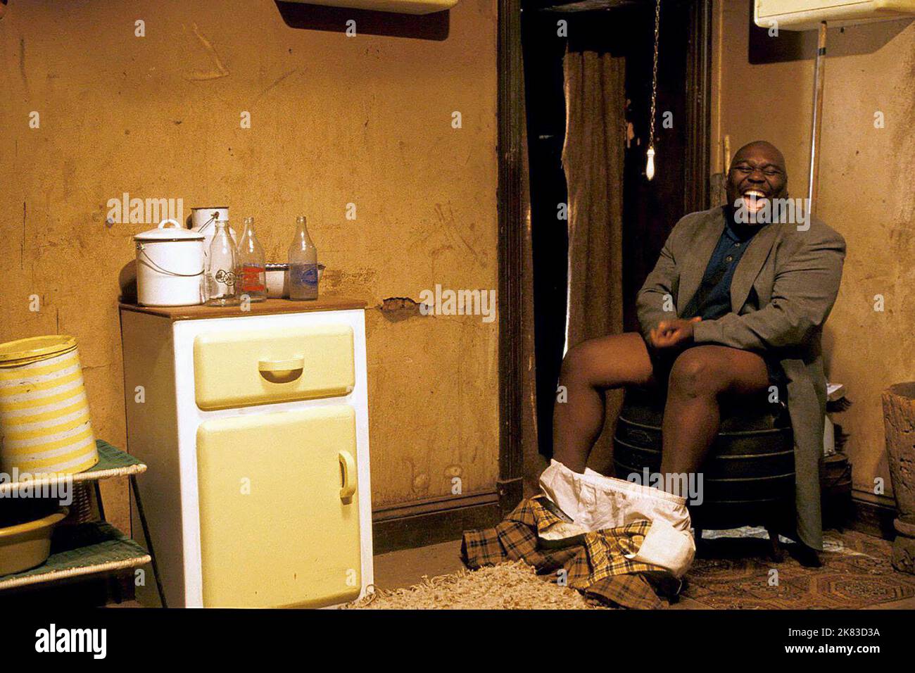 Faizon Love Film: Mr Bones (2001) Charaktere: Pudbedder 30. November 2001 **WARNUNG** Dieses Foto ist nur für redaktionelle Zwecke bestimmt und unterliegt dem Copyright von VIDEOVISION und/oder dem von der Film- oder Produktionsgesellschaft beauftragten Fotografen und kann nur durch Publikationen im Zusammenhang mit der Bewerbung des oben genannten Films reproduziert werden. Eine obligatorische Gutschrift an VIDEOVISION ist erforderlich. Der Fotograf sollte auch bei Bekanntwerden des Fotos gutgeschrieben werden. Ohne schriftliche Genehmigung der Film Company kann keine kommerzielle Nutzung gewährt werden. Stockfoto