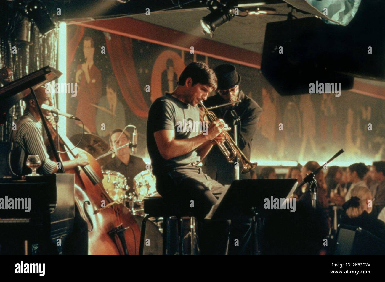 James Caviezel Film: Angel Eyes (USA 2001) Charaktere: Steven 'Catch' Lambert Regie: Luis Mandoki 15 May 2001 **WARNUNG** Dieses Foto ist nur für redaktionelle Zwecke bestimmt und unterliegt dem Copyright von WARNER BROS. Und/oder des Fotografen, der von der Film- oder Produktionsfirma beauftragt wurde und nur durch Publikationen im Zusammenhang mit der Bewerbung des oben genannten Films reproduziert werden kann. Eine obligatorische Gutschrift an WARNER BROS. Ist erforderlich. Der Fotograf sollte auch bei Bekanntwerden des Fotos gutgeschrieben werden. Ohne schriftliche Genehmigung der Film Company kann keine kommerzielle Nutzung gewährt werden. Stockfoto