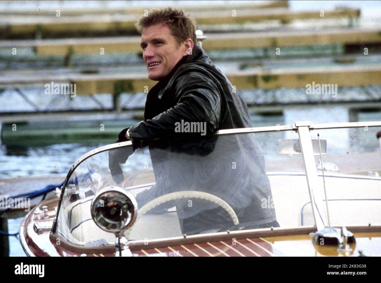 Dolph Lundgren Film: Hidden Agenda (CAN 2001) Charaktere: Jason Price / Titel auch: 'Concept of Fear' Regie: Marc S. Grenier 13 May 2001 **WARNUNG** Dieses Foto ist nur für den redaktionellen Gebrauch bestimmt und unterliegt dem Copyright der VON der Film- oder Produktionsfirma beauftragten VERBREITUNG VON HOCHFLIEGERN und/oder des Fotografen und kann nur durch Publikationen im Zusammenhang mit der Bewerbung des oben genannten Films reproduziert werden. Eine obligatorische Gutschrift für DIE VERTEILUNG VON FLUGBLÄTTERN ist erforderlich. Der Fotograf sollte auch bei Bekanntwerden des Fotos gutgeschrieben werden. Ohne schriftliche Genehmigung der Film Compa kann keine kommerzielle Nutzung gewährt werden Stockfoto