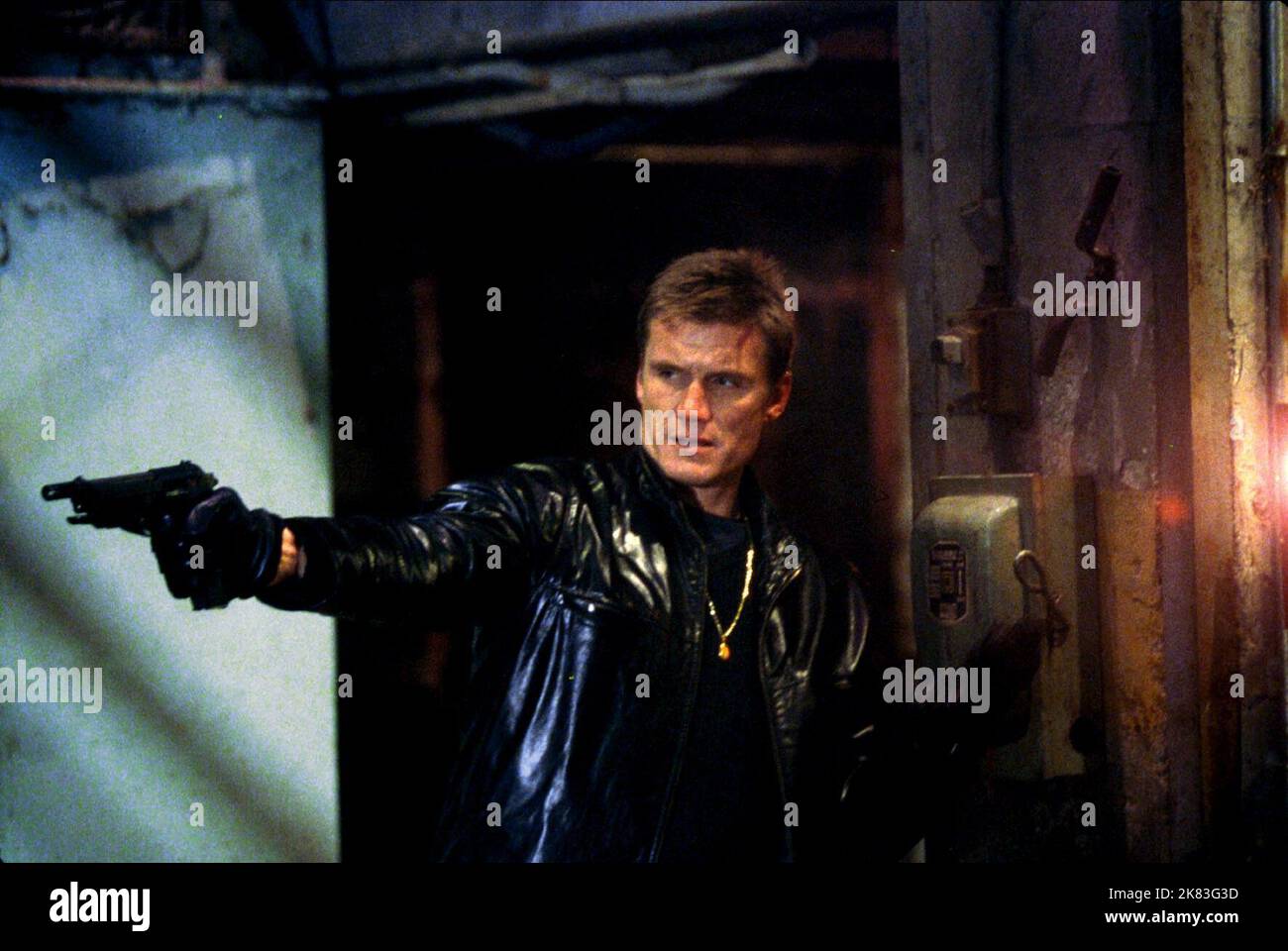 Dolph Lundgren Film: Hidden Agenda (CAN 2001) Charaktere: Jason Price / Titel auch: 'Concept of Fear' Regie: Marc S. Grenier 13 May 2001 **WARNUNG** Dieses Foto ist nur für den redaktionellen Gebrauch bestimmt und unterliegt dem Copyright der VON der Film- oder Produktionsfirma beauftragten VERBREITUNG VON HOCHFLIEGERN und/oder des Fotografen und kann nur durch Publikationen im Zusammenhang mit der Bewerbung des oben genannten Films reproduziert werden. Eine obligatorische Gutschrift für DIE VERTEILUNG VON FLUGBLÄTTERN ist erforderlich. Der Fotograf sollte auch bei Bekanntwerden des Fotos gutgeschrieben werden. Ohne schriftliche Genehmigung der Film Compa kann keine kommerzielle Nutzung gewährt werden Stockfoto