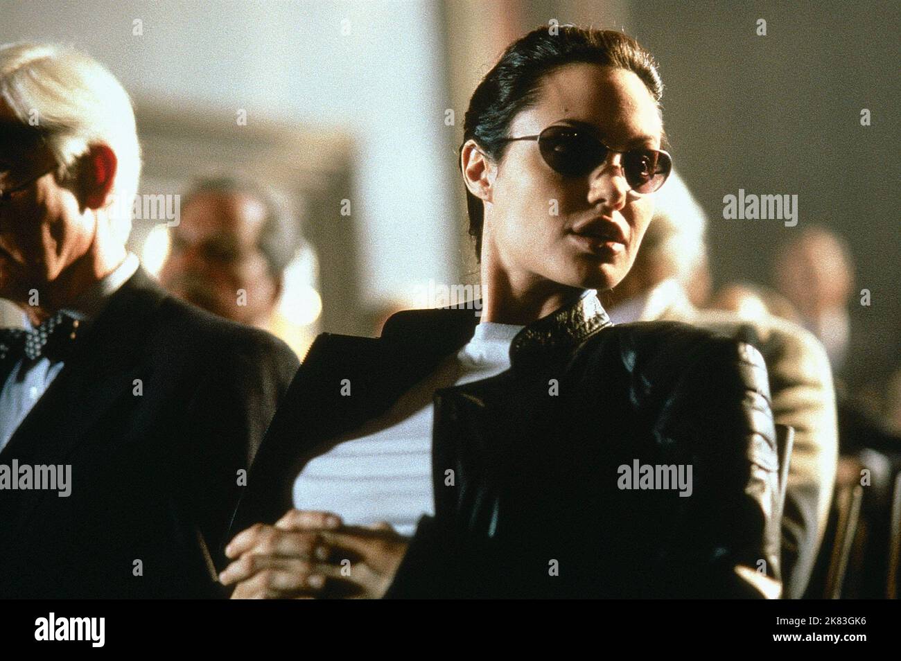 Angelina Jolie Film: Lara Croft: Tomb Raider (USA/UK/DE/JP 2001) Charaktere: Lara Croft Regie: Simon West 11 June 2001 **WARNUNG** Dieses Foto ist nur für redaktionelle Zwecke bestimmt und unterliegt dem Copyright von PARAMOUNT und/oder des Fotografen, der von der Film- oder Produktionsfirma beauftragt wurde und darf nur von Publikationen im Zusammenhang mit der Bewerbung des oben genannten Films reproduziert werden. Eine obligatorische Gutschrift an PARAMOUNT ist erforderlich. Der Fotograf sollte auch bei Bekanntwerden des Fotos gutgeschrieben werden. Ohne schriftliche Genehmigung der Film Company kann keine kommerzielle Nutzung gewährt werden. Stockfoto