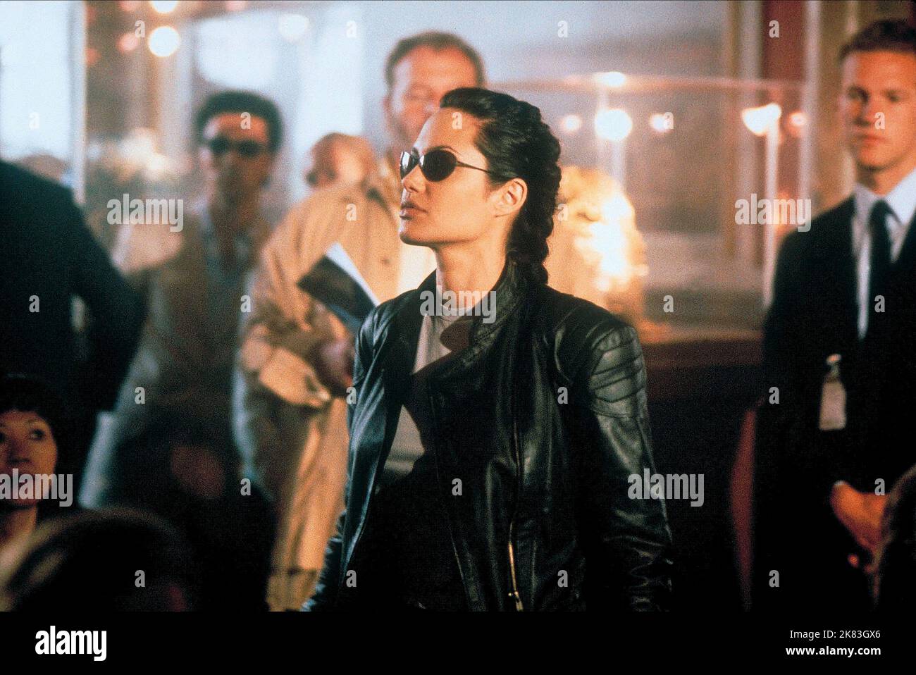 Angelina Jolie Film: Lara Croft: Tomb Raider (USA/UK/DE/JP 2001) Charaktere: Lara Croft Regie: Simon West 11 June 2001 **WARNUNG** Dieses Foto ist nur für redaktionelle Zwecke bestimmt und unterliegt dem Copyright von PARAMOUNT und/oder des Fotografen, der von der Film- oder Produktionsfirma beauftragt wurde und darf nur von Publikationen im Zusammenhang mit der Bewerbung des oben genannten Films reproduziert werden. Eine obligatorische Gutschrift an PARAMOUNT ist erforderlich. Der Fotograf sollte auch bei Bekanntwerden des Fotos gutgeschrieben werden. Ohne schriftliche Genehmigung der Film Company kann keine kommerzielle Nutzung gewährt werden. Stockfoto