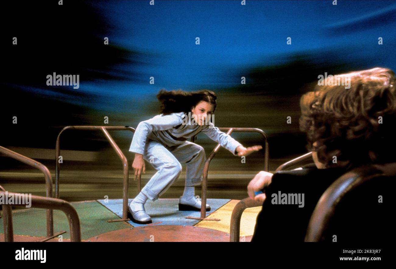 Alexa Vega Film: Spy Kids (2001) Charaktere: Carmen Cortez Regie: Robert Rodriguez 18 March 2001 **WARNUNG** Dieses Foto ist nur für den redaktionellen Gebrauch bestimmt und unterliegt dem Copyright von DIMENSION FILMS und/oder des Fotografen, der von der Film- oder Produktionsfirma beauftragt wurde und darf nur von Publikationen im Zusammenhang mit der Bewerbung des oben genannten Films reproduziert werden. Eine obligatorische Gutschrift für DIE DIMENSIONIERUNG VON FILMEN ist erforderlich. Der Fotograf sollte auch bei Bekanntwerden des Fotos gutgeschrieben werden. Ohne schriftliche Genehmigung der Film Company kann keine kommerzielle Nutzung gewährt werden. Stockfoto