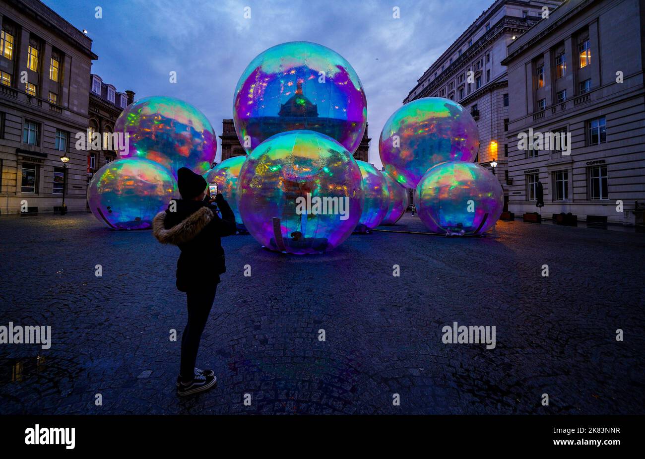 Evenescent Teil des River of Light Festival in Liverpool. Bilddatum: Donnerstag, 20. Oktober 2022. Stockfoto