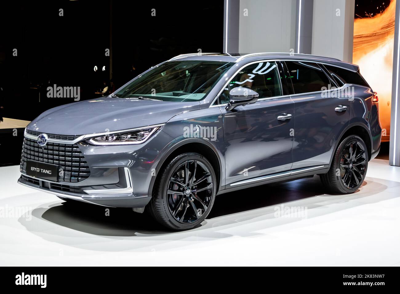 BYD TANG Crossover-SUV auf dem Pariser Automobilsalon, Frankreich - 17. Oktober 2022. Stockfoto