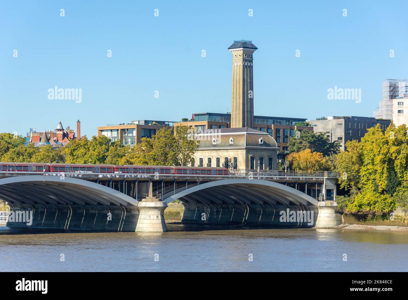 Grosvenor Railway Bridge vom Battersea Power Station, Nine Elms, London Borough of Wandsworth, Greater London, England, Vereinigtes Königreich Stockfoto