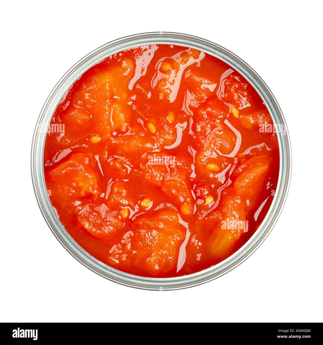 Tomaten in Dosen, gewürfelt, mit Tomatenmark, in einer geöffneten Dose. Gehackte Tomaten und Tomatensauce. Tomatenstücke, in einer Dose versiegelt. Stockfoto