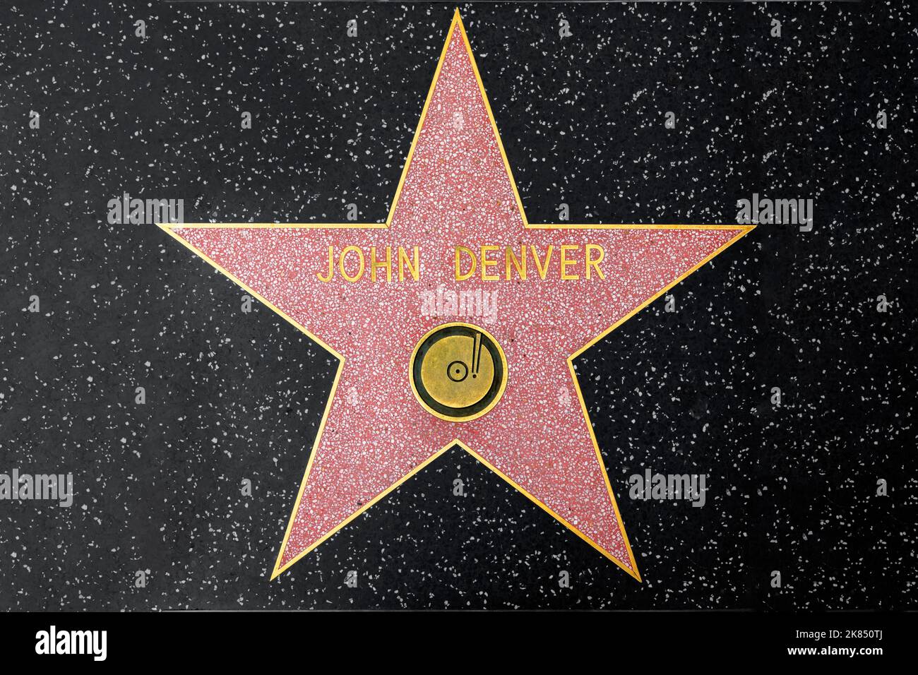 Los Angeles, USA - 5. März 2019: Nahaufnahme von Star auf dem Hollywood Walk of Fame für John Denver. Stockfoto