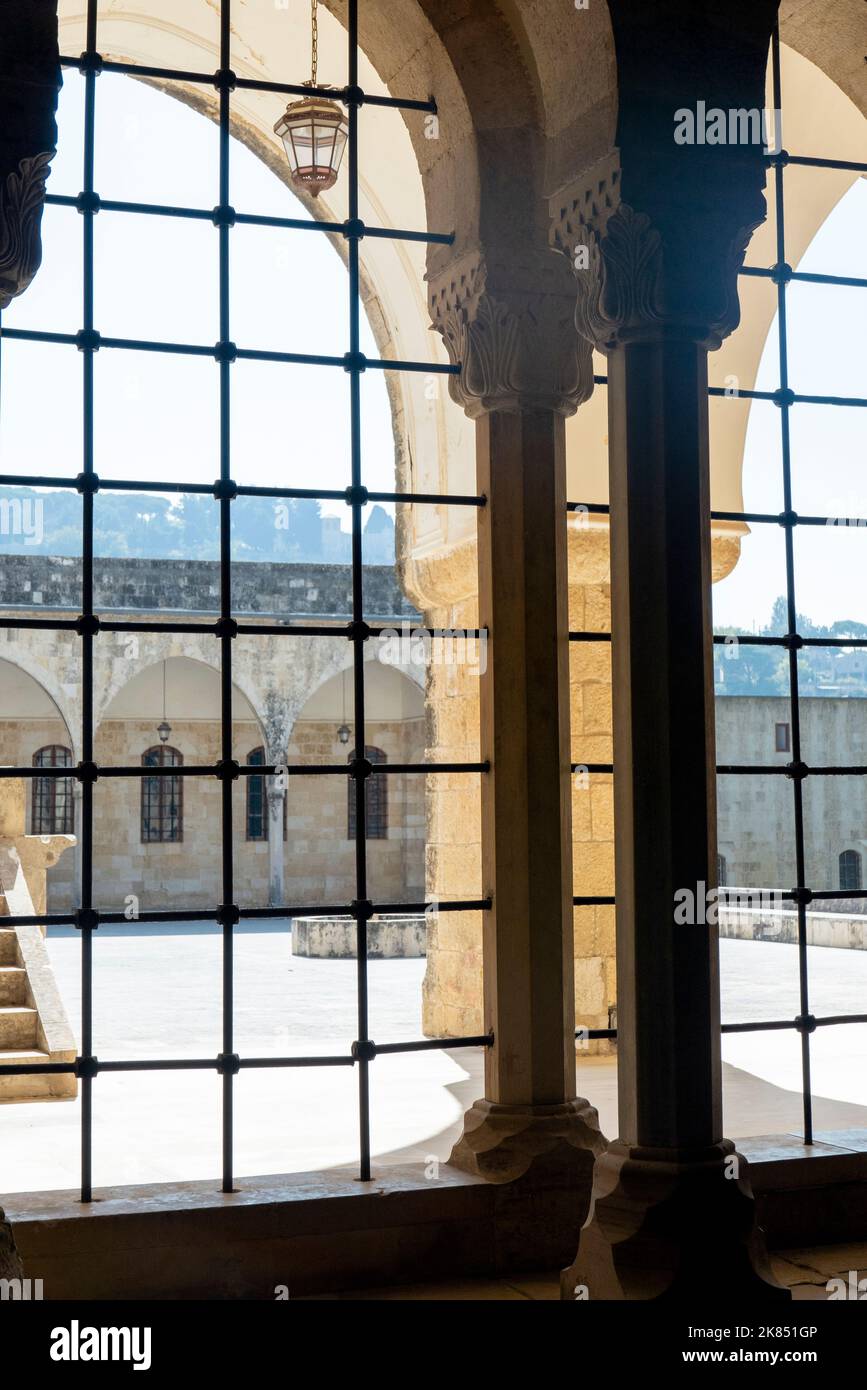 Beiteddine, Libanon - 12. Oktober 2019: Offizielle Sommerresidenz des libanesischen Präsidenten. Beiteddine Palace, ein Palast aus dem 19.. Jahrhundert in Beiteddine, Libanon Stockfoto