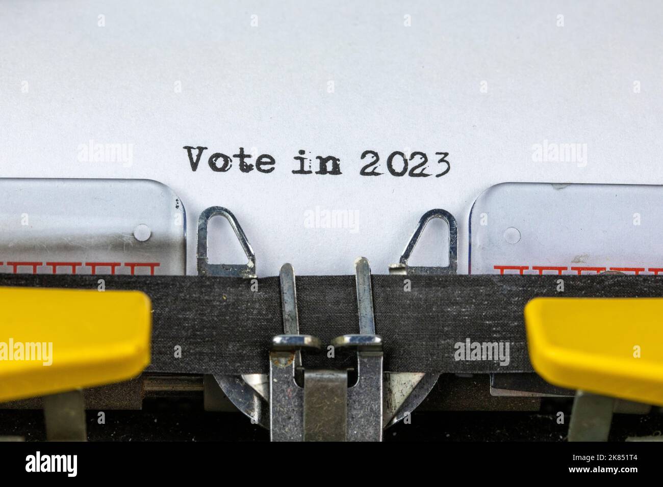 Abstimmung 2023 geschrieben auf einer alten Schreibmaschine Stockfoto