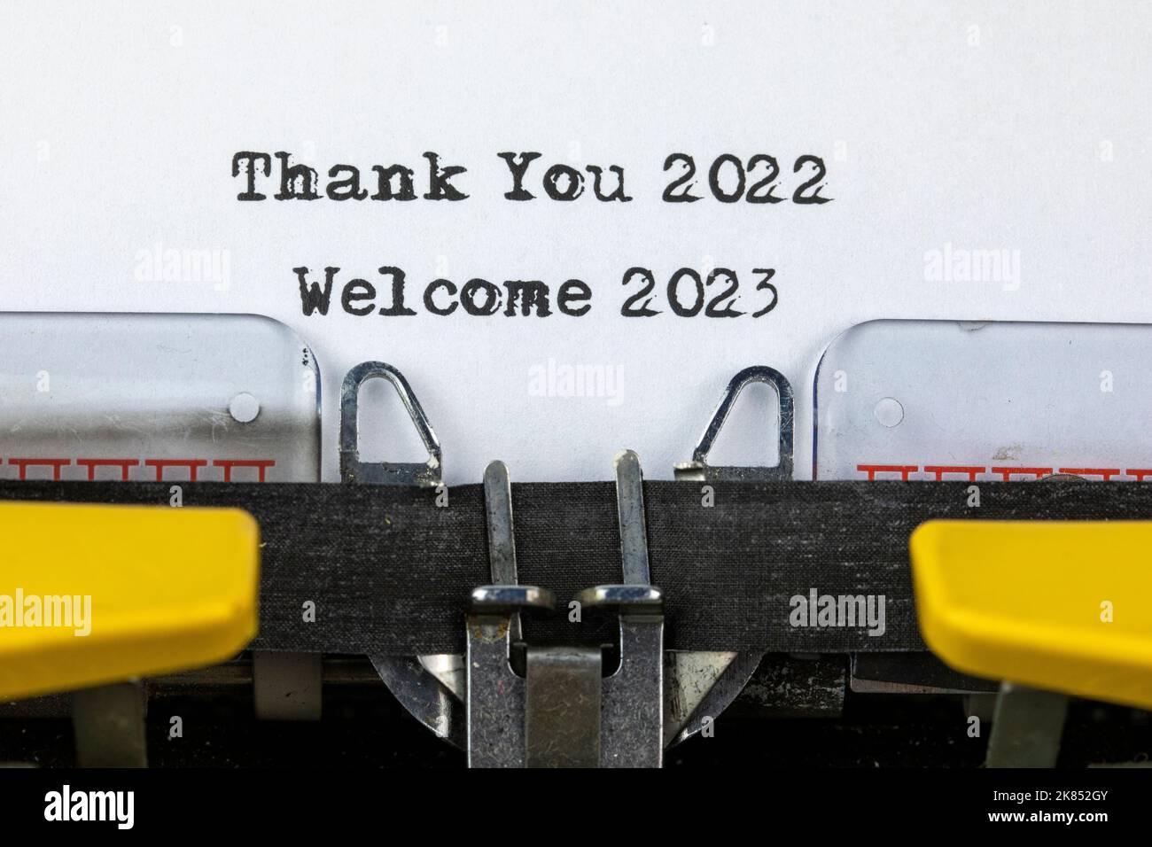 Vielen Dank 2022 , Willkommen 2023 , Neujahr und Weihnachtskonzept Stockfoto