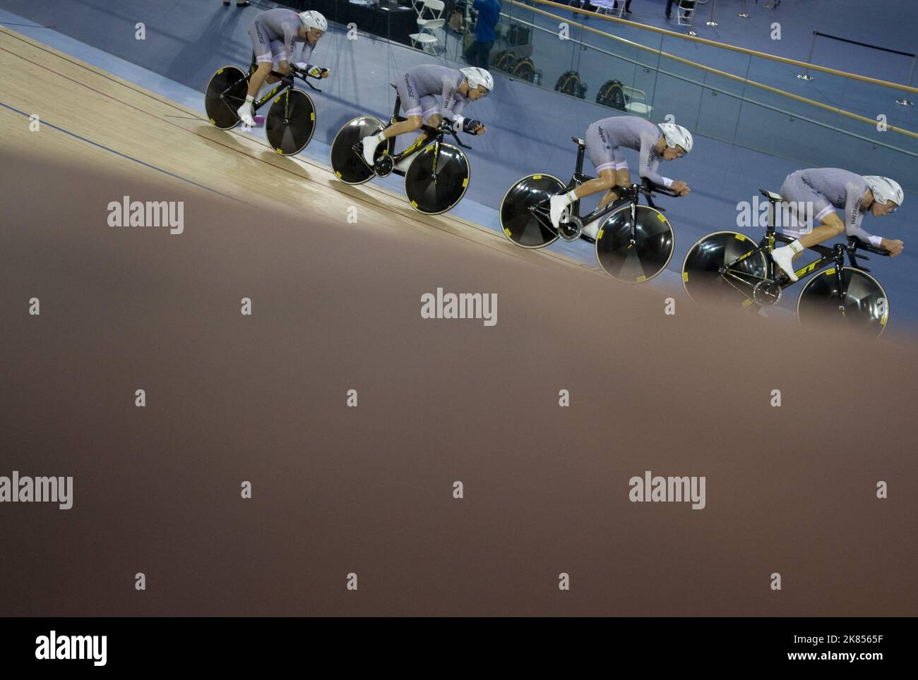 Die Australier Jack Bobridge, Rohan Dennis, Alexander Edmondson und Michael Hepburn holen sich Gold in der Teamverfolgung Stockfoto