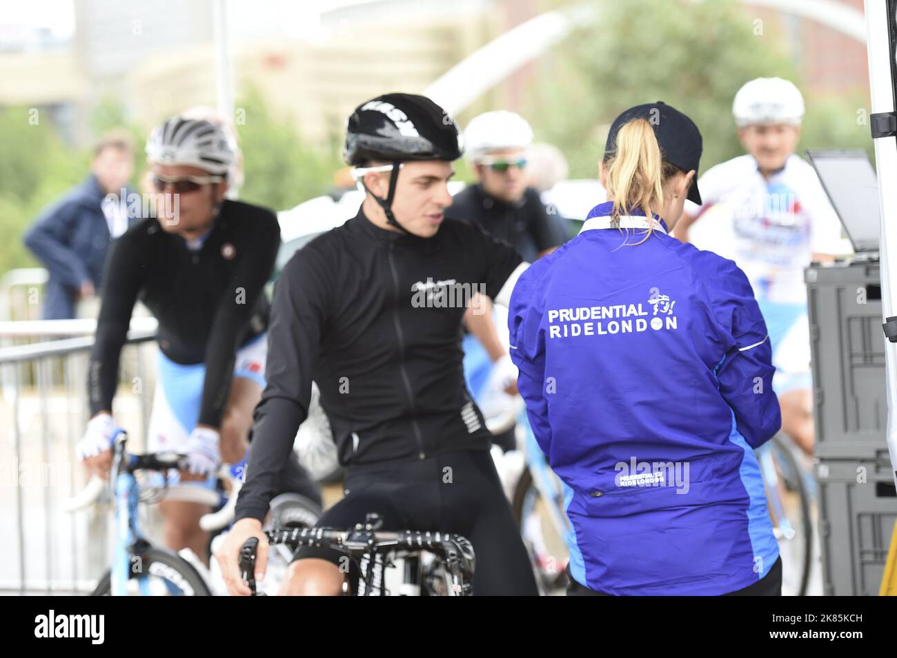 Das Team von Rapha Condor sprepare die Wettkampflitze, Stockfoto