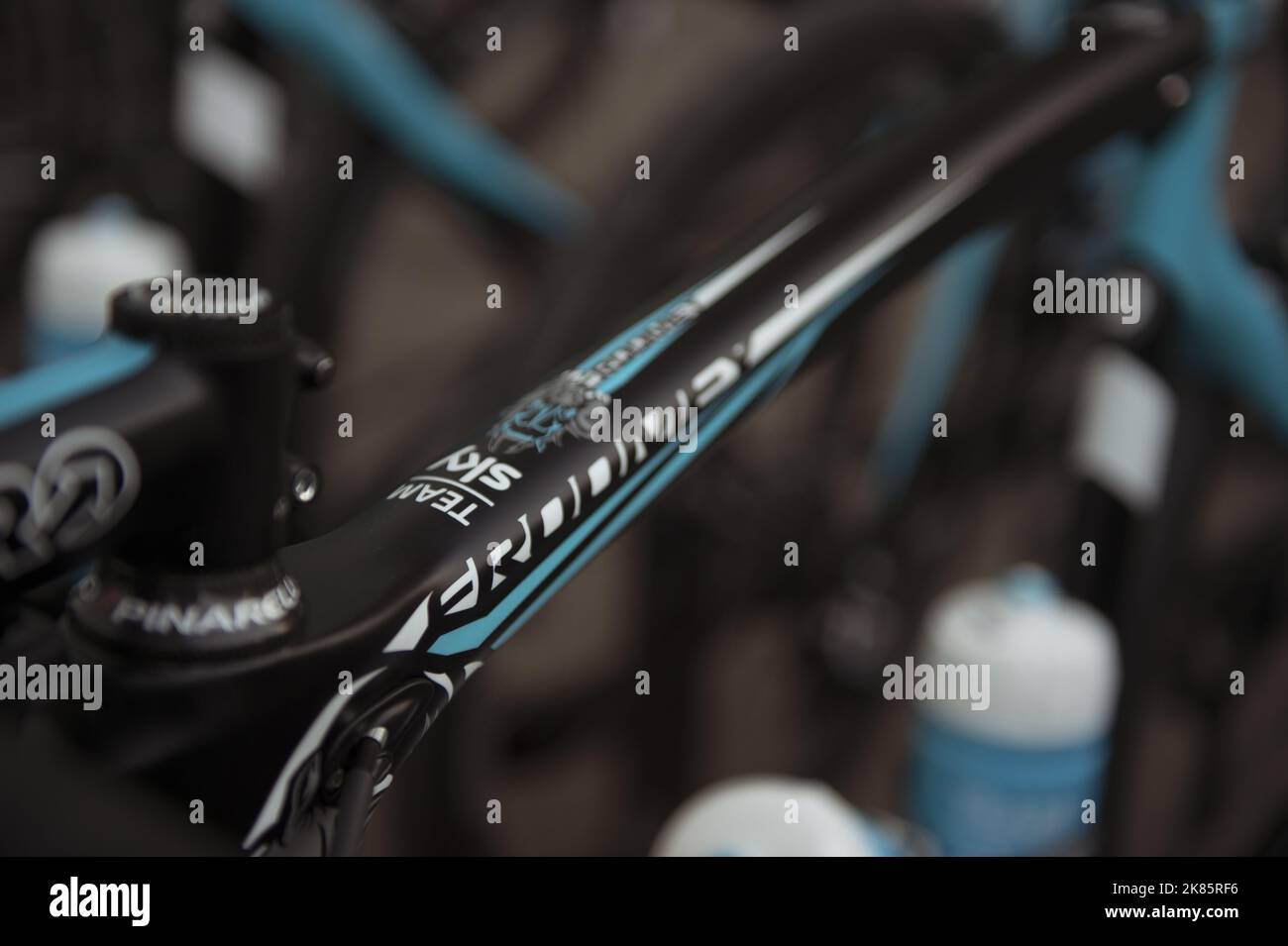 Detail eines Sky-Logos auf einem Fahrrad im Sky Team Training Camp Mallorca 2016 Stockfoto