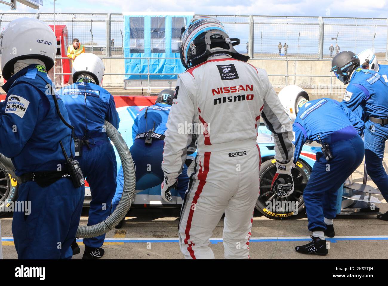 Sir Chris Hoy, der 6-malige Olympiasieger der Goldmedaille, fährt für das Algarve Pro Racing an Bord eines Nissan-getriebenen Ligier JS P2 Chassis während des 1.. Rennens der European Le Mans Series 2016 in Silverstone, Northamptonshire. Stockfoto