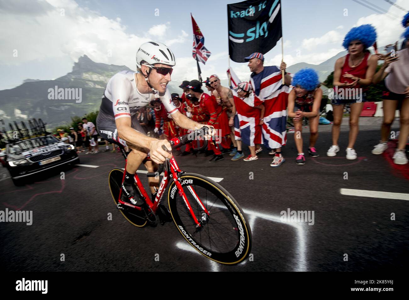 Die niederländerin Bauke Mollema Team TRK Segafredo nimmt den 17.. Rang ein, während die britischen Fans verrückt werden Stockfoto