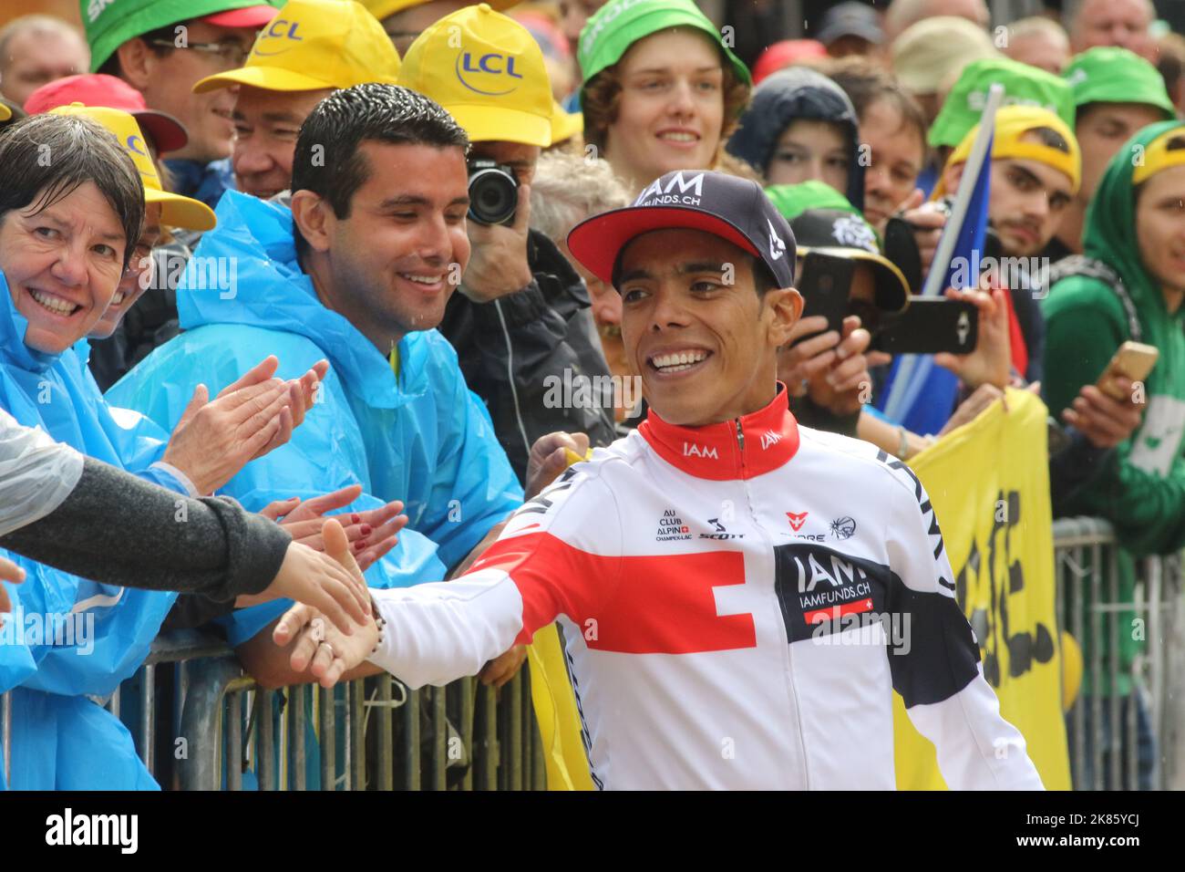 Jarlinson Pantano holt sich den 2.. Platz, siegt erneut als Kampfgewinnerin und geht nach dem Podium zu den Fans Stockfoto