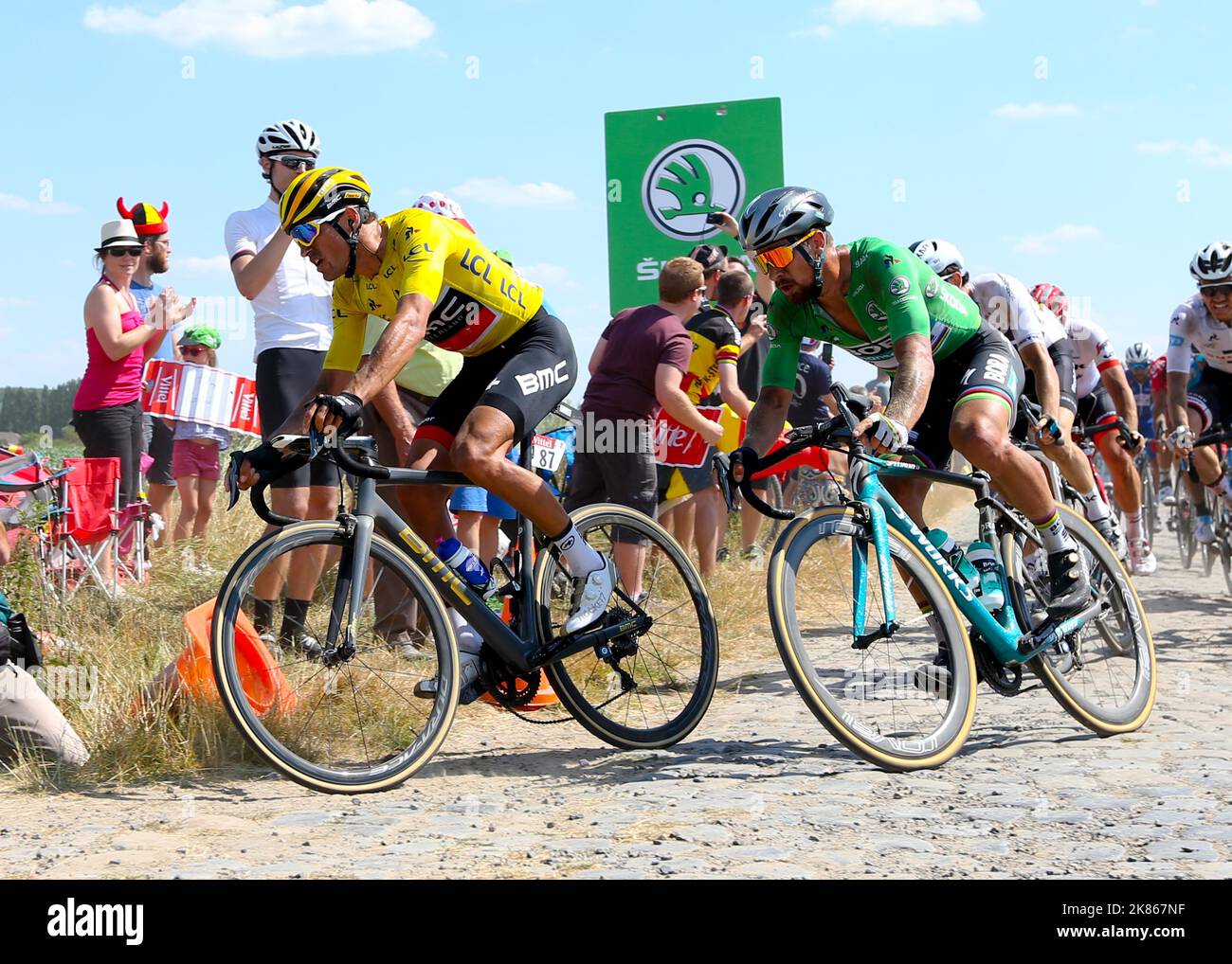 Anführer des gelben Trikots greg van avermaet (BMC), flankiert vom grünen Trikot Peter Sagan (Bora) Stockfoto
