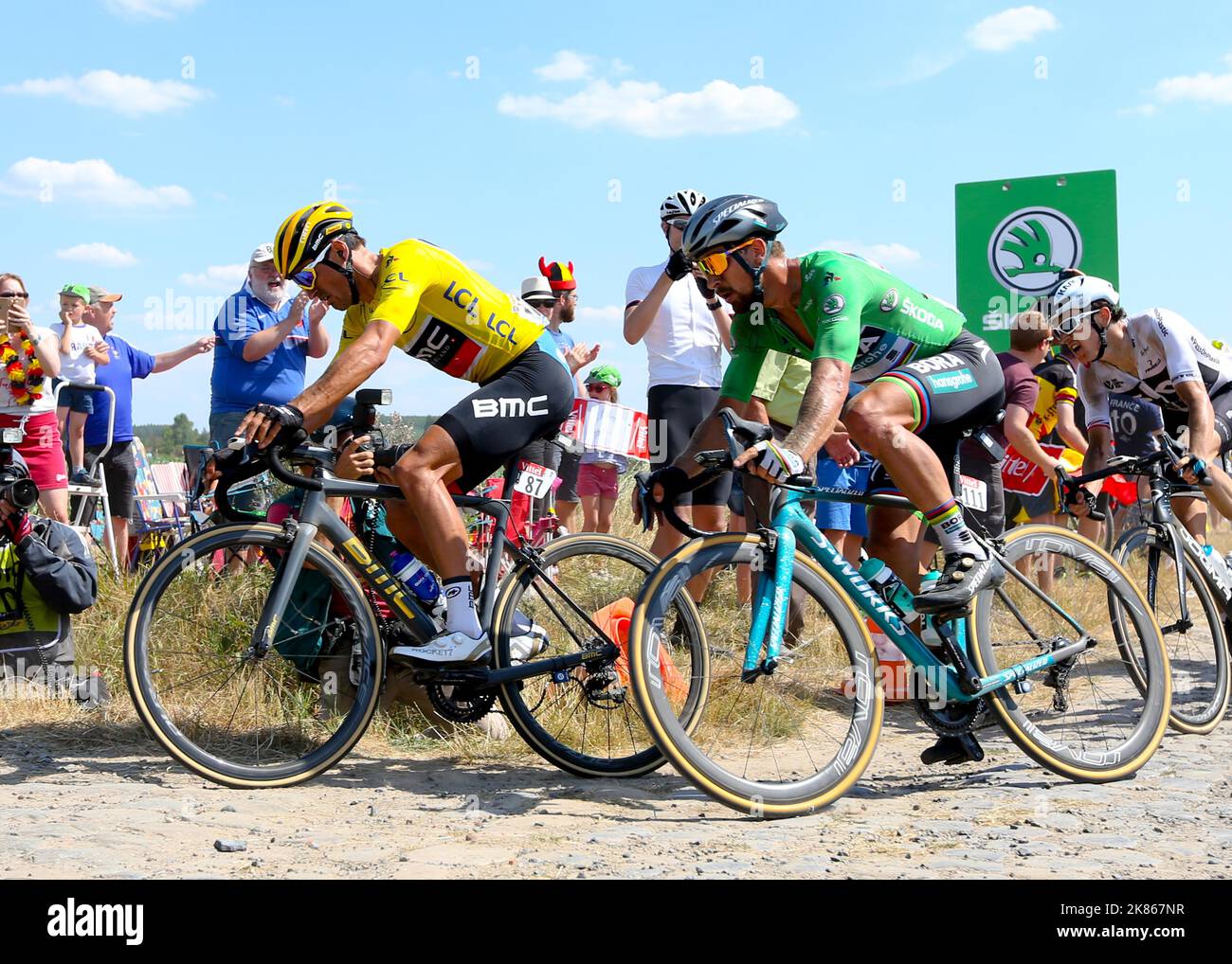 Anführer des gelben Trikots greg van avermaet (BMC), flankiert vom grünen Trikot Peter Sagan (Bora) Stockfoto