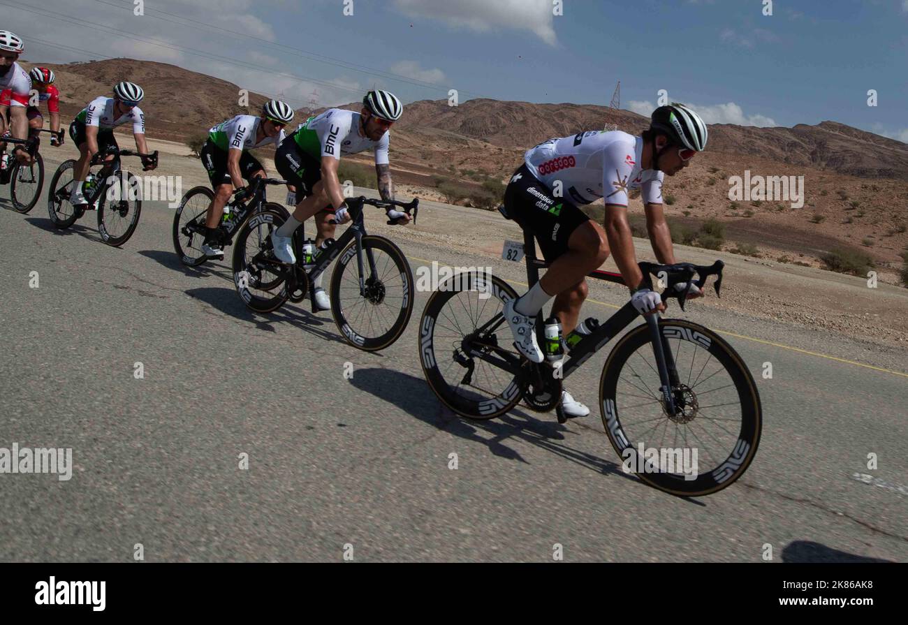 Der junge Rider-Leader Ryan Gibbons für Dimension Dataq fährt während der Tour of Oman 2019, Etappe 3, Shati Al Qurum nach Qurayyat im Feld. Stockfoto