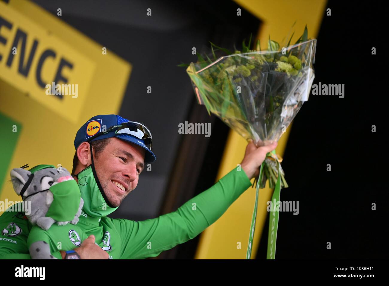 Mark Cavendish (GBR) von DECEUNINCK - QUICK - STEP behält seine Führung in der Punktekategorie, nachdem er die Etappe im Sprint der Etappe 10 der Tour de France gewonnen hat Stockfoto