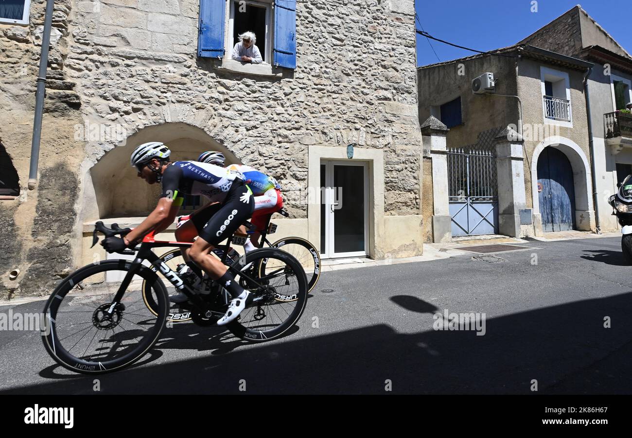 BENNETT Sean (USA) vom TEAM QHUBEKA NEXTHASH, LATOUR Pierre (FRA) of TOTAL ENERGIES während der Etappe 13 der Tour de France, Freitag, 8.. Juli 2021. Bildnachweis sollte lauten: Pete Goding/GodingImages Stockfoto