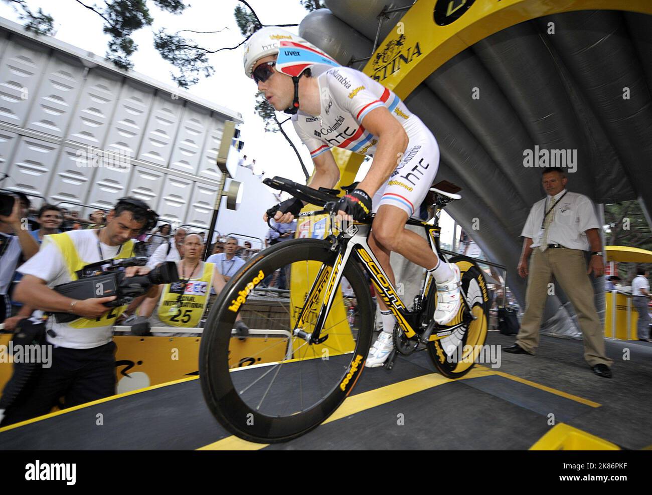 Kim Kirchen vom Team Columbia tritt bei den Einzelzeitfahren während der Tour de France in Monaco an. Stockfoto