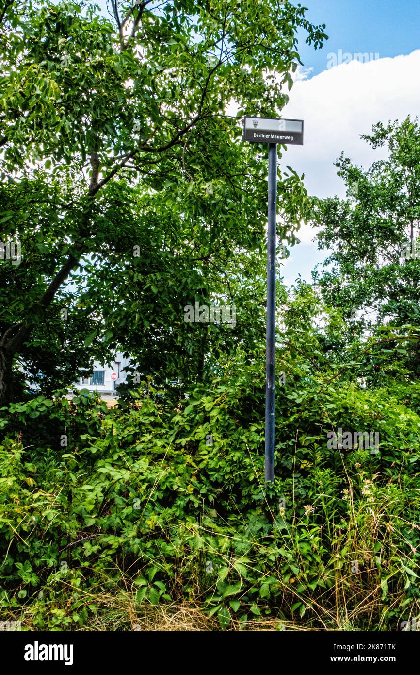 Berliner Mauerweg Schild & Karte auf der Route der ehemaligen Mauer