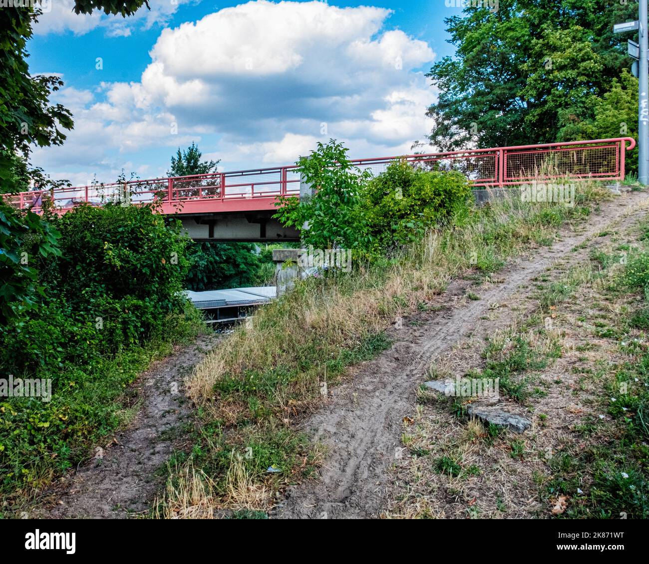 Weg zur ChrisGüffroyBrücke & Berlin MauerwegSchild, Baumschulenweg