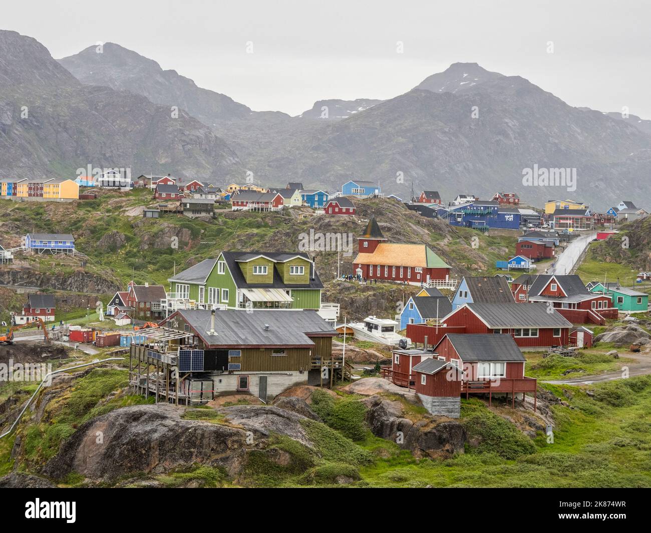 Bunt bemalte Häuser in der Stadt Sisimiut, Grönland, Dänemark, Polarregionen Stockfoto