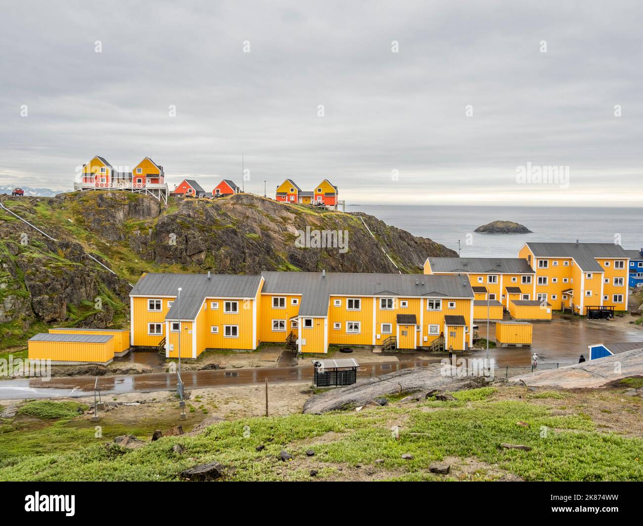 Bunt bemalte Häuser in der Stadt Sisimiut, Grönland, Dänemark, Polarregionen Stockfoto
