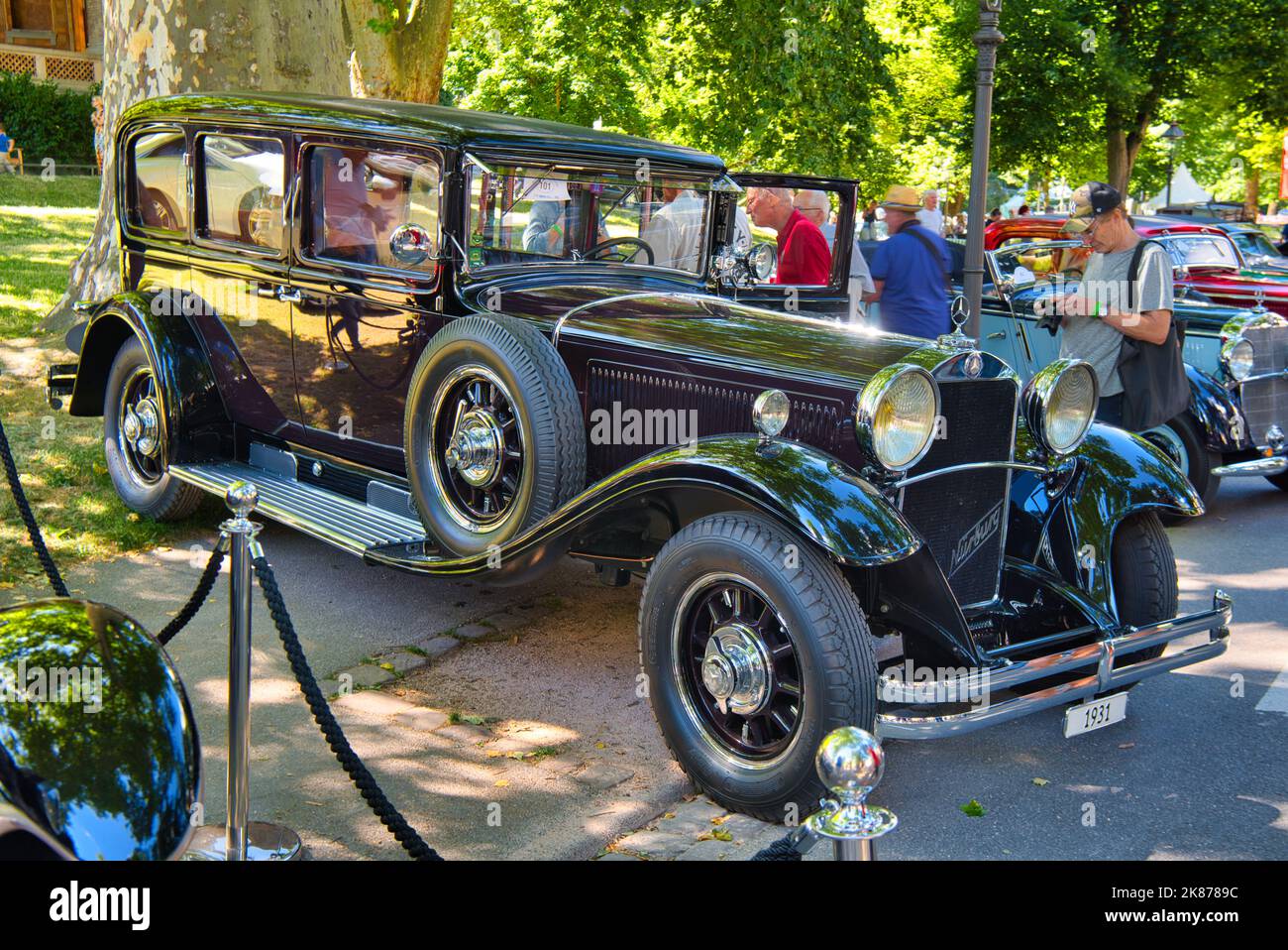 BADEN BADEN, 2022. JULI: Black Maybach W 5 SG Pullman Limousine 1928 1929, Oldtimer-Treffen im Kurpark. Stockfoto