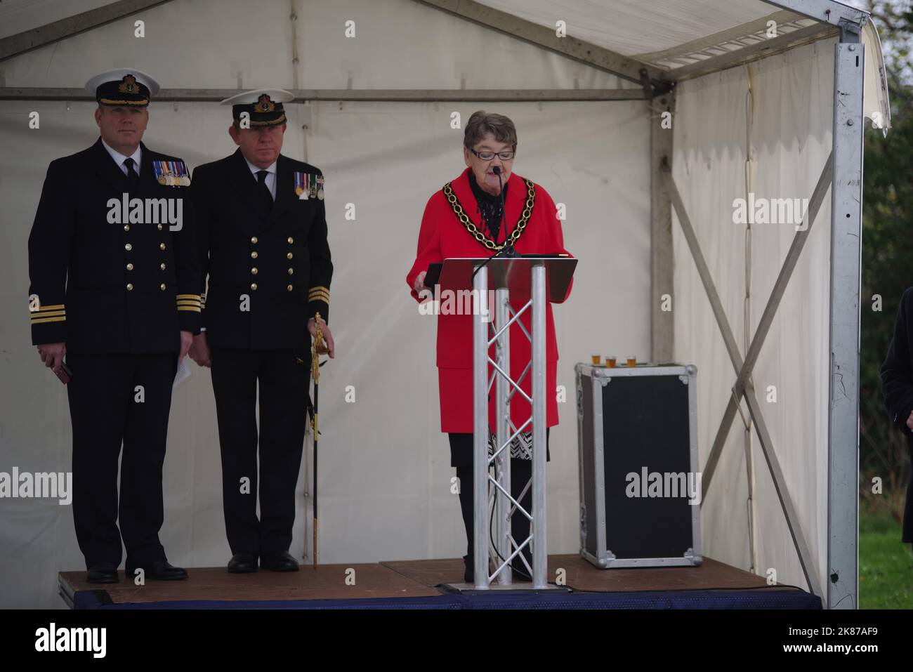 Tynemouth, Großbritannien. 21. Oktober 2022. Der Vorsitzende des North Tyneside Council, Ratsmitglied Pat Oliver, stellt die Veranstaltung vor und begrüßt die Gäste. Quelle: Colin Edwards/Alamy Live News. Stockfoto