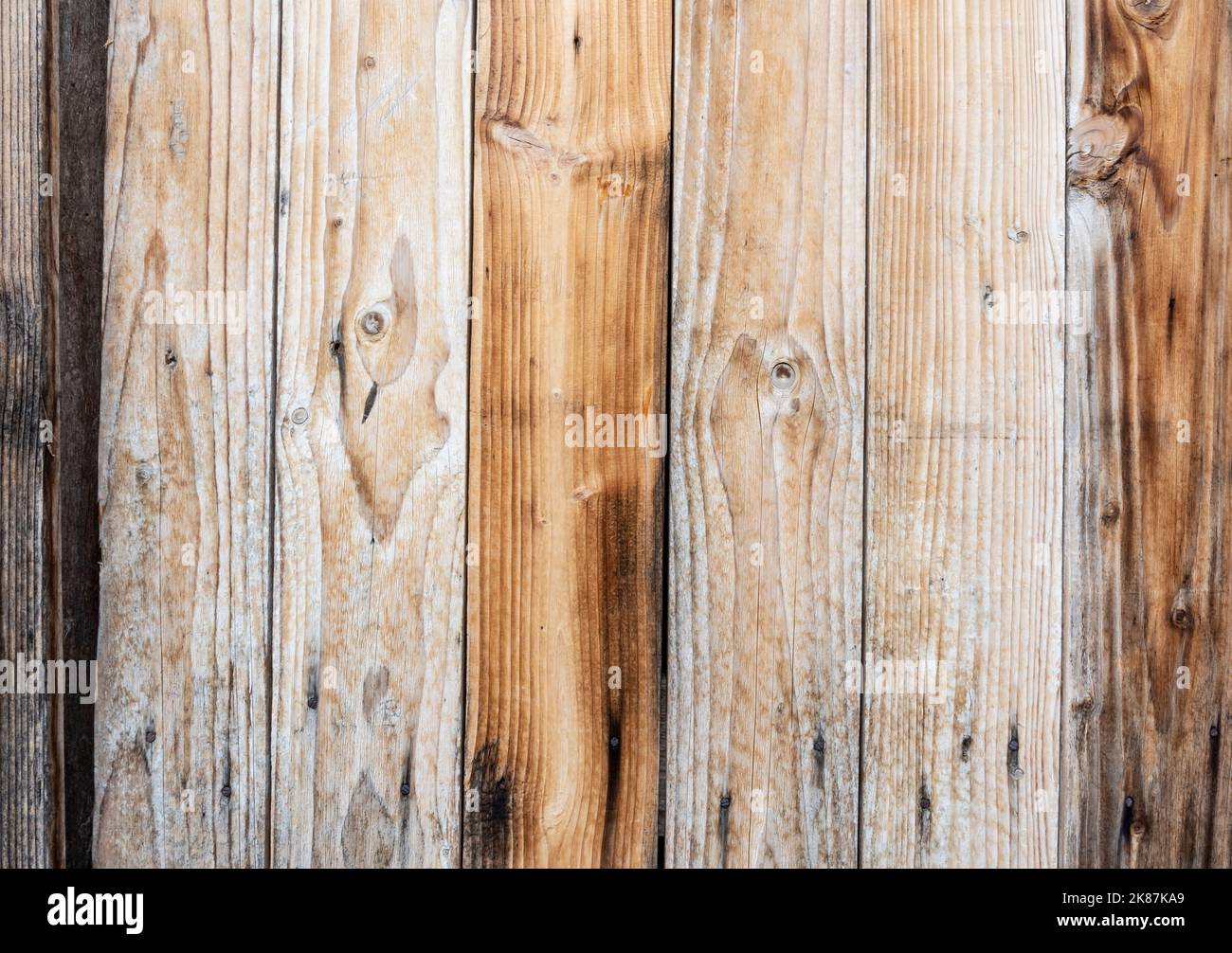 Hochwertige braune Holz Plank Wand Textur Hintergrund. Vorderansicht mit Kopierplatz. Stockfoto