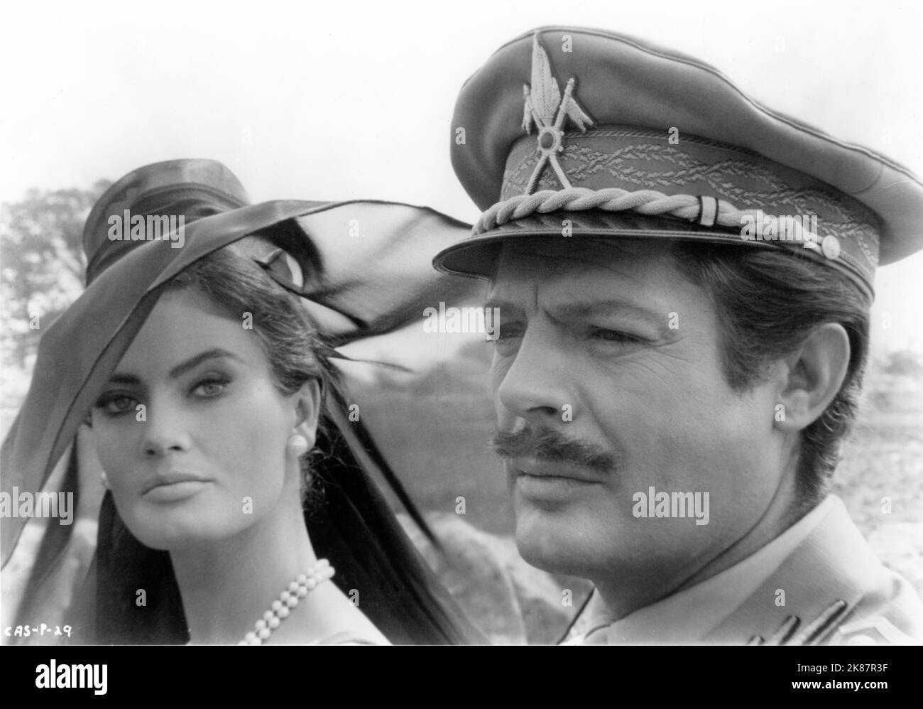 MARISA MELL und MARCELLO MASTROIANNI in CASANOVA '70 (1965) Regisseur MARIO MONICELLI Musik Armando Trovajoli Kostümdesign Giulio Coltellacci Produzent Carlo Ponti Euro International Films / Compagnia Cinematografica Champion / Les Films Concordia Stockfoto