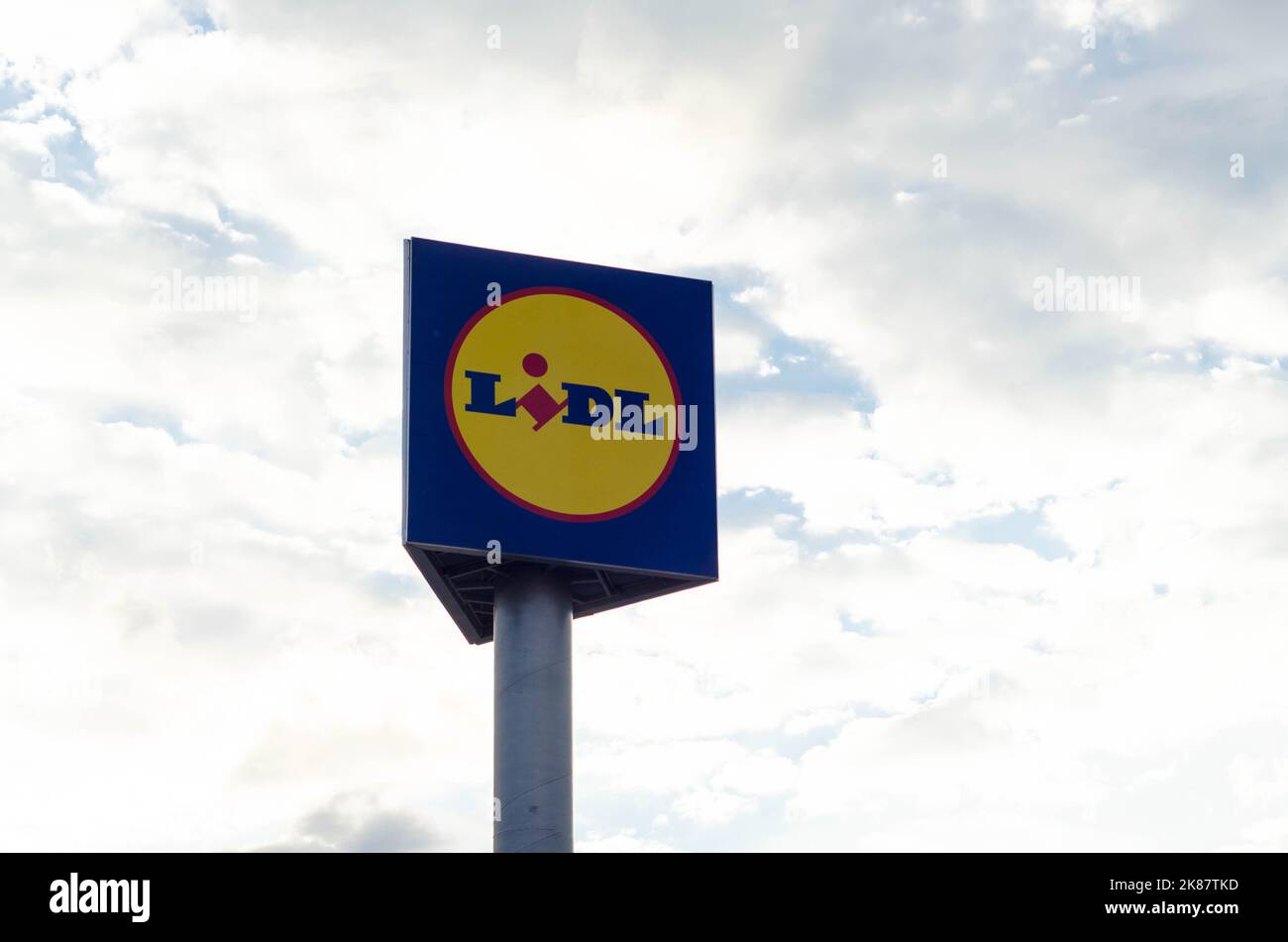 Logo von Lidl. Lidl ist eine deutsche internationale Hypermarktkette. Redaktionelles Stockfoto Stockfoto