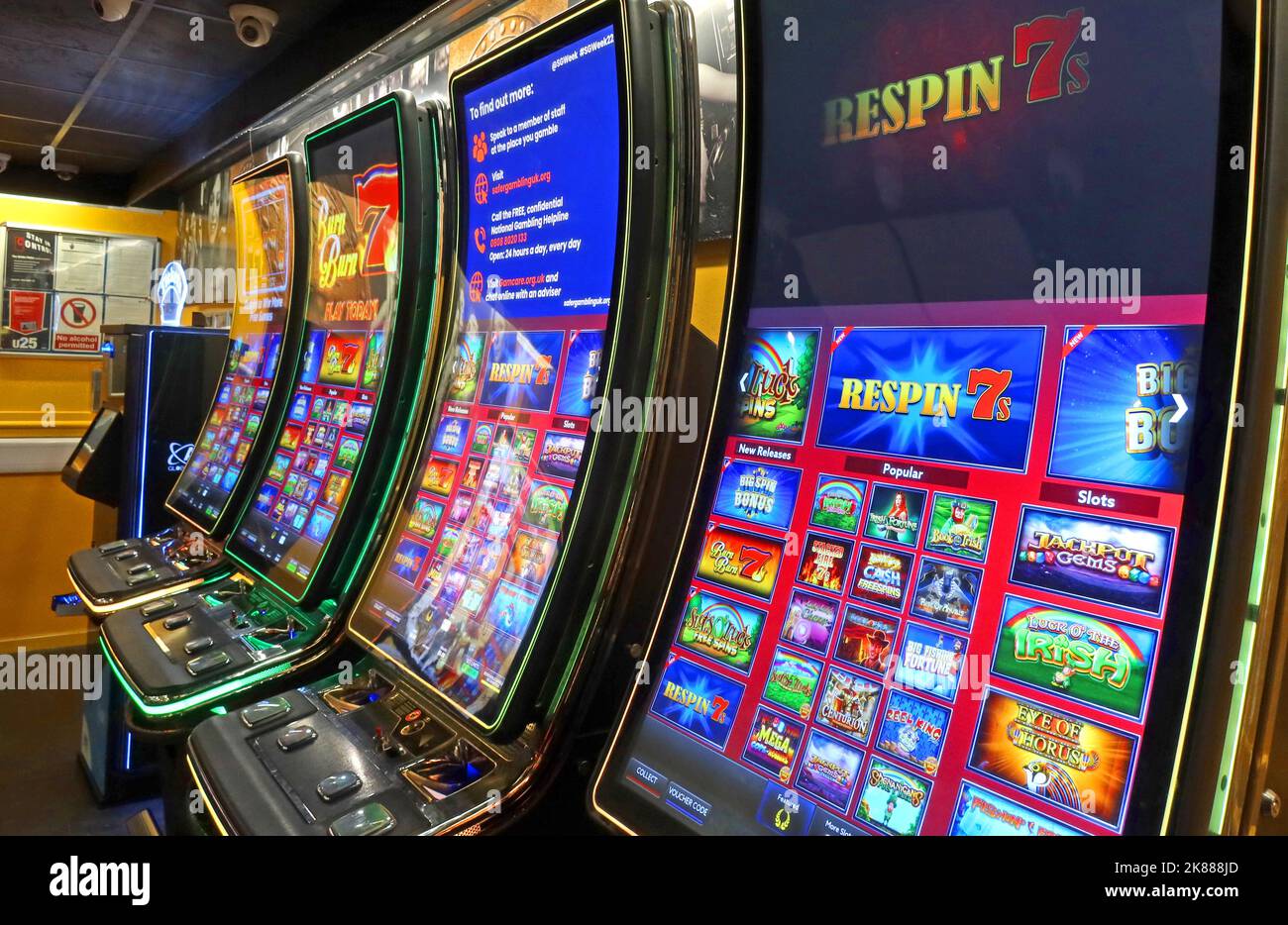 Verlockende Spielautomaten für Spieler bei Frankley Services M5 South, West Midlands, England, Großbritannien Stockfoto