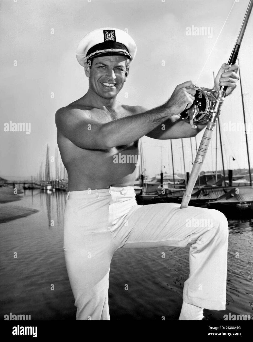 Richard Egan Actor 01. Mai 1954 **WARNUNG** dieses Foto ist nur für redaktionelle Zwecke bestimmt und unterliegt dem Urheberrecht der Film Company und/oder des von der Film- oder Produktionsgesellschaft beauftragten Fotografen und kann nur durch Veröffentlichungen in Verbindung mit der Werbung für den oben genannten Film reproduziert werden. Es ist eine obligatorische Gutschrift an die Filmgesellschaft erforderlich. Der Fotograf sollte ebenfalls angerechnet werden, wenn er bekannt ist. Ohne schriftliche Genehmigung der Film Company kann keine kommerzielle Nutzung gewährt werden. Stockfoto